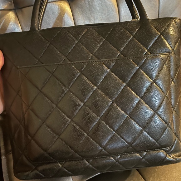 ‼️FINAL PRICE DROP‼️VINTAGE CHANEL MEDALLION TOTE BAG - Picture 5 of 17